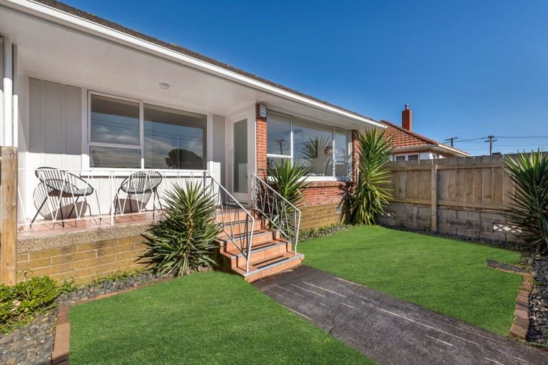 Photo of property in 2/45 Denbigh Avenue, Mount Roskill, Auckland, 1041