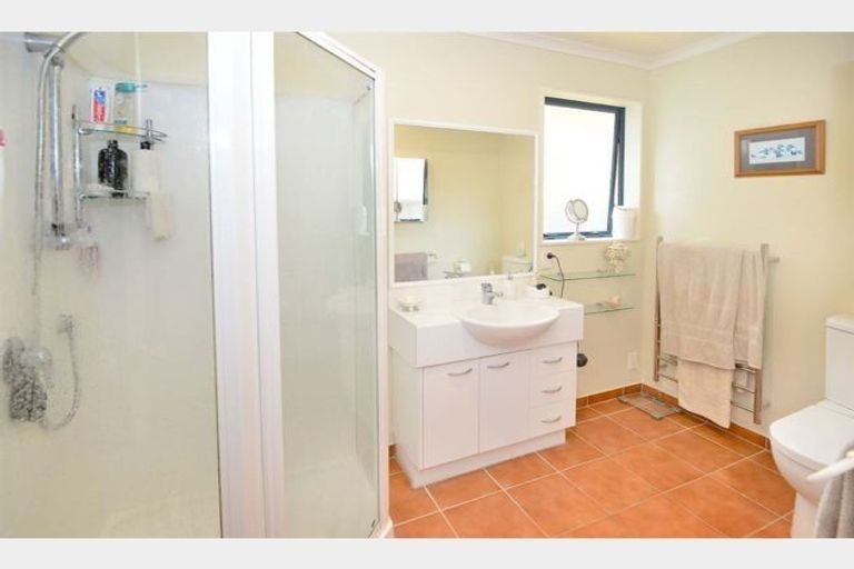 Photo of property in 50 Serene Place, Gulf Harbour, Whangaparaoa, 0930