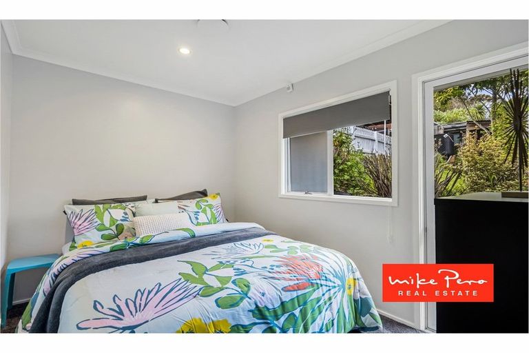 Photo of property in 2/33 Konini Road, Titirangi, Auckland, 0604