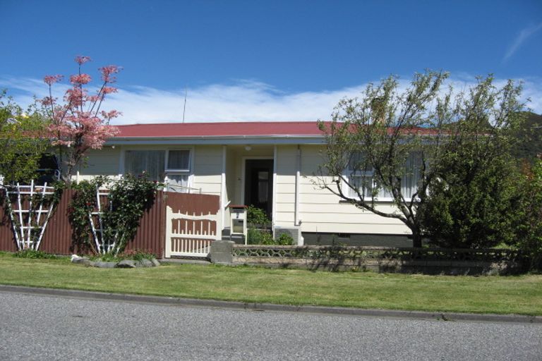 Photo of property in 8 Buller Street, Picton, 7220