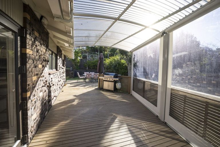 Photo of property in 119 Chelsea View Drive, Chatswood, Auckland, 0626