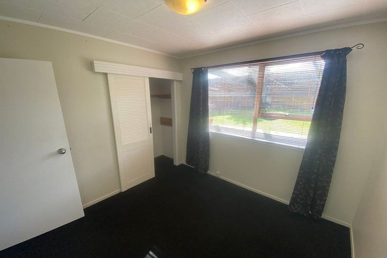 Photo of property in 63 Rosewarne Crescent, Glendene, Auckland, 0602