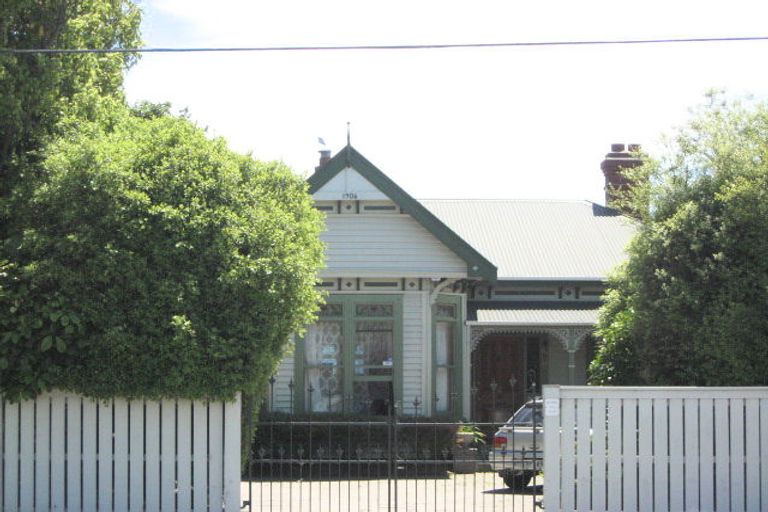 Photo of property in 135 Somerfield Street, Somerfield, Christchurch, 8024