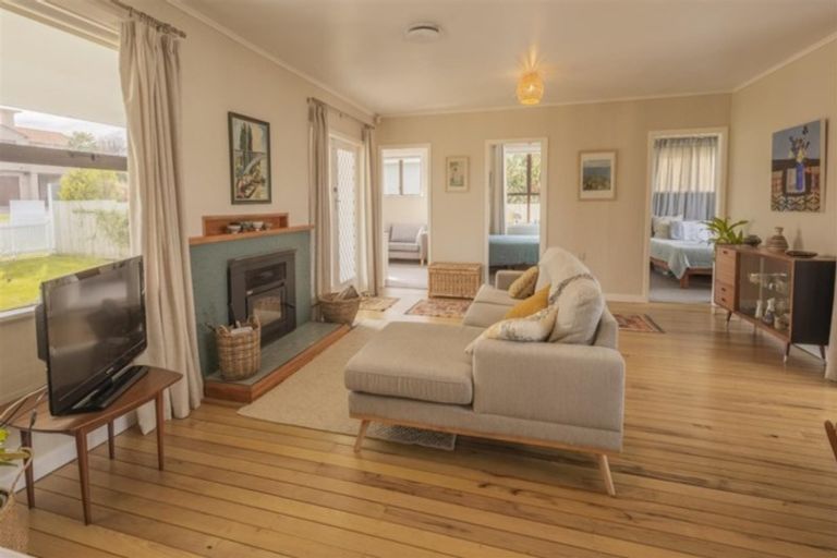 Photo of property in 13 Grand Vue Road, Kawaha Point, Rotorua, 3010