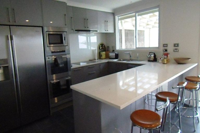 Photo of property in 46 Albatross Road, Red Beach, 0932