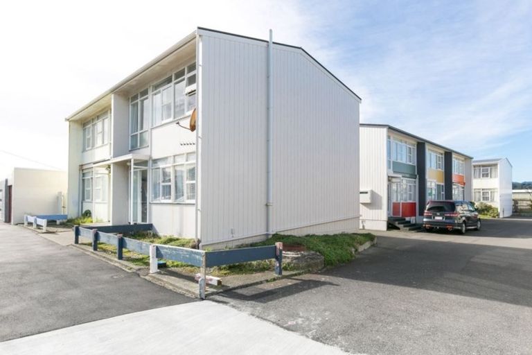 Photo of property in 7/55 Apu Crescent, Lyall Bay, Wellington, 6022