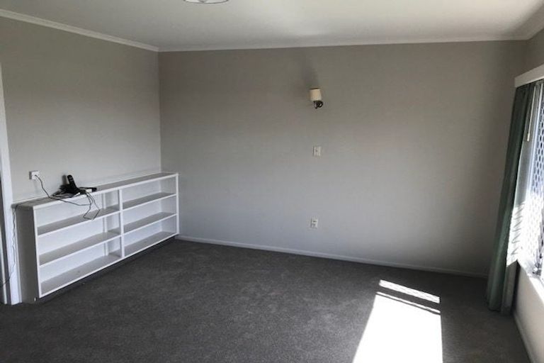 Photo of property in 2/4a Corrella Road, Belmont, Auckland, 0622