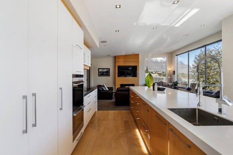 Photo of property in 37a Bay View Road, Kelvin Heights, Queenstown, 9300