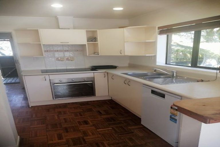 Photo of property in 2/13 Rapallo Place, Farm Cove, Auckland, 2012
