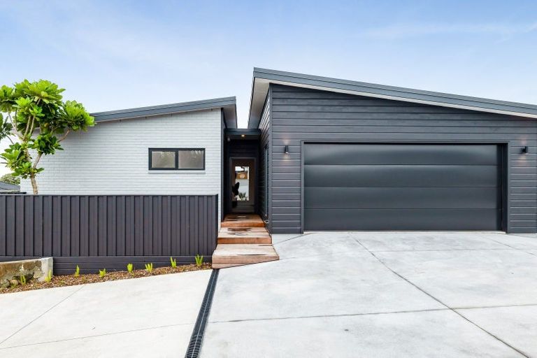 Photo of property in 7c Strandon Place, Strandon, New Plymouth, 4312