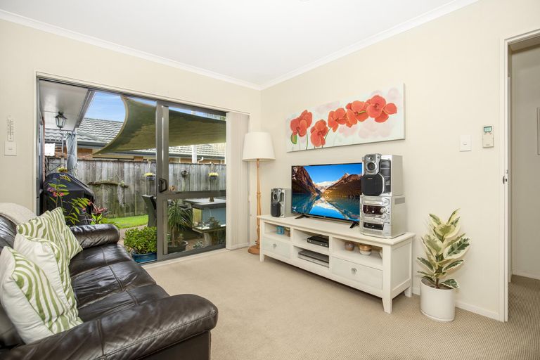 Photo of property in 30 Blackwood Drive, Wattle Downs, Auckland, 2103