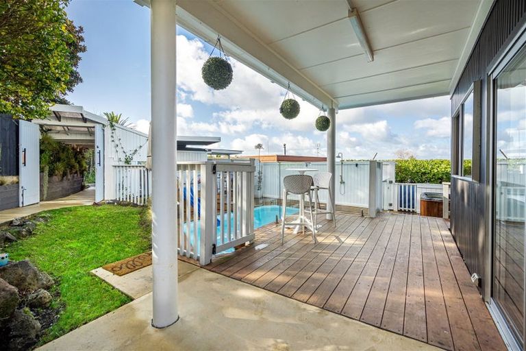 Photo of property in 1/306 Beach Road, Campbells Bay, Auckland, 0630