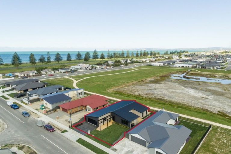 Photo of property in 11 Hurunui Drive, Te Awa, Napier, 4110