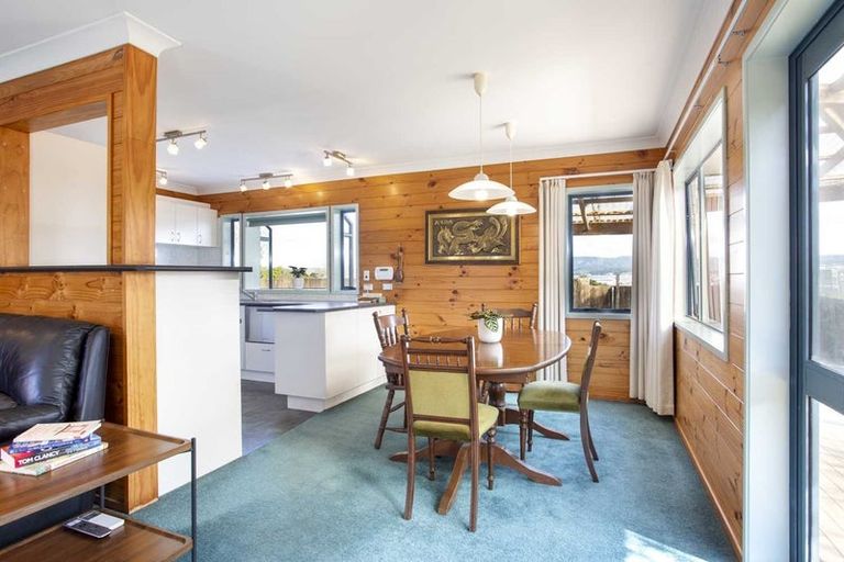 Photo of property in 35c Edmonton Road, Henderson, Auckland, 0612