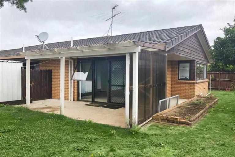 Photo of property in 2/16 Ross Martin Court, Conifer Grove, Takanini, 2112