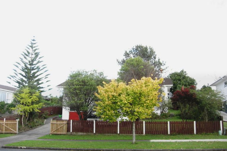 Photo of property in 141 Gossamer Drive, Pakuranga Heights, Auckland, 2010