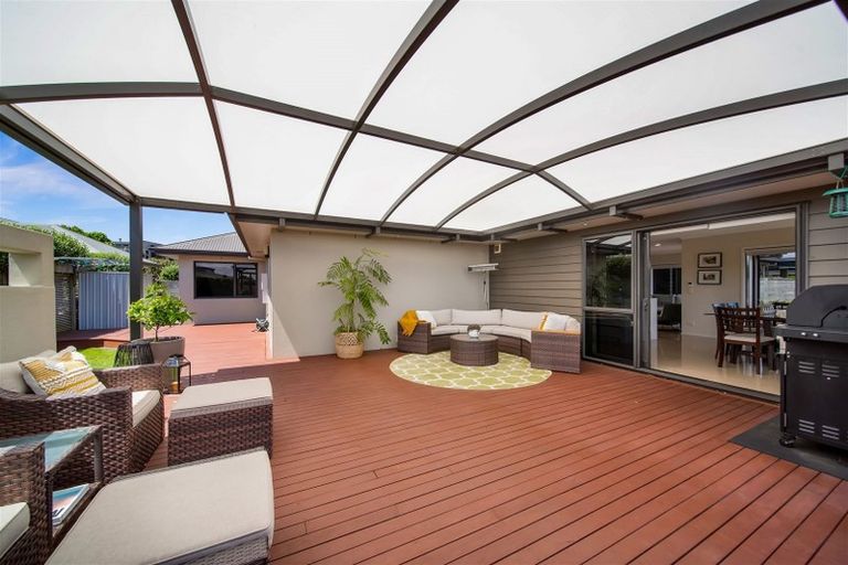 Photo of property in 9 Sampson Avenue, Waiwhakaiho, New Plymouth, 4312