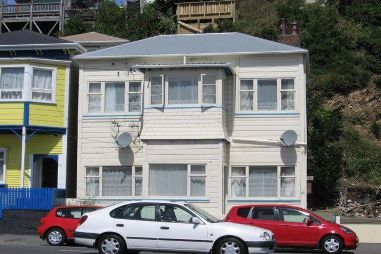Photo of property in 68 Oriental Parade, Oriental Bay, Wellington, 6011