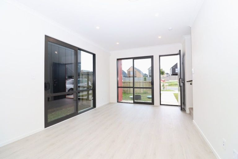 Photo of property in 12 Dorset Down Drive, Karaka, 2580