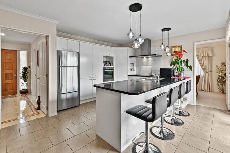 Photo of property in 15 Trossach Place, Wattle Downs, Auckland, 2103