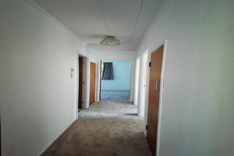 Photo of property in 38 Easton Park Parade, Glenfield, Auckland, 0629