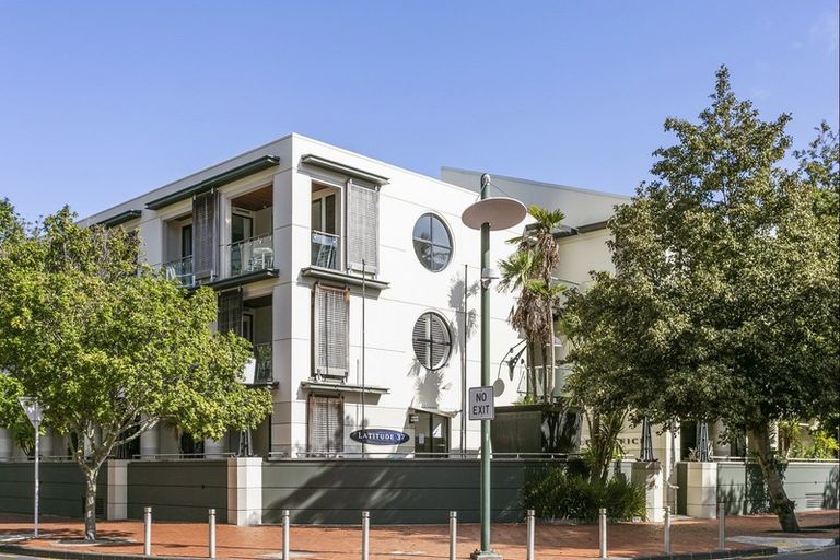 Photo of property in Latitude 37 East Apartments, 2f/20 Pakenham Street East, Auckland Central, Auckland, 1010