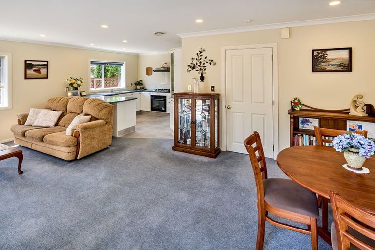 Photo of property in 20a Redwood Avenue, Tawa, Wellington, 5028