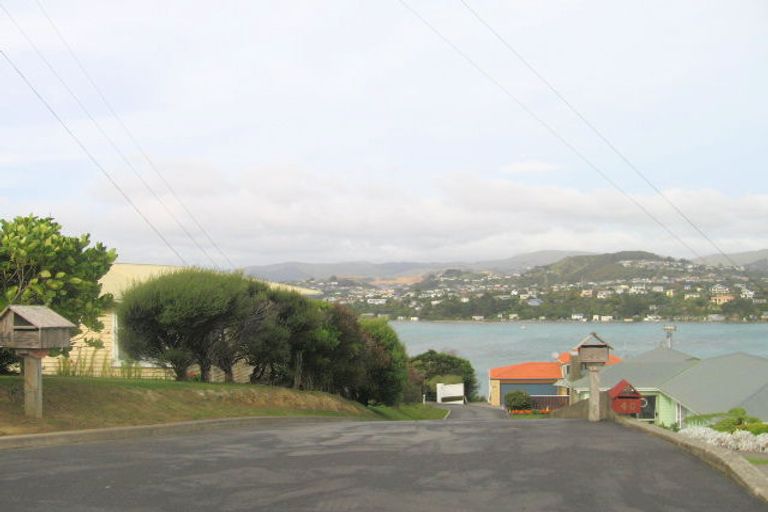 Photo of property in 42 Mana View Road, Paremata, Porirua, 5026