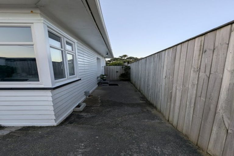Photo of property in 80a Lyall Parade, Lyall Bay, Wellington, 6022