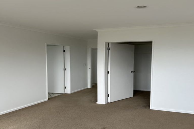 Photo of property in 99 Ashton Fitchett Drive, Brooklyn, Wellington, 6021