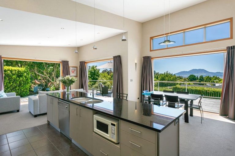 Photo of property in 10 Cameron Drive, Acacia Bay, Taupo, 3385