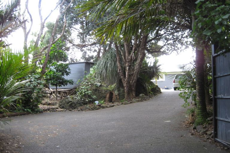 Photo of property in 89 Seaview Road, Piha, New Lynn, 0772