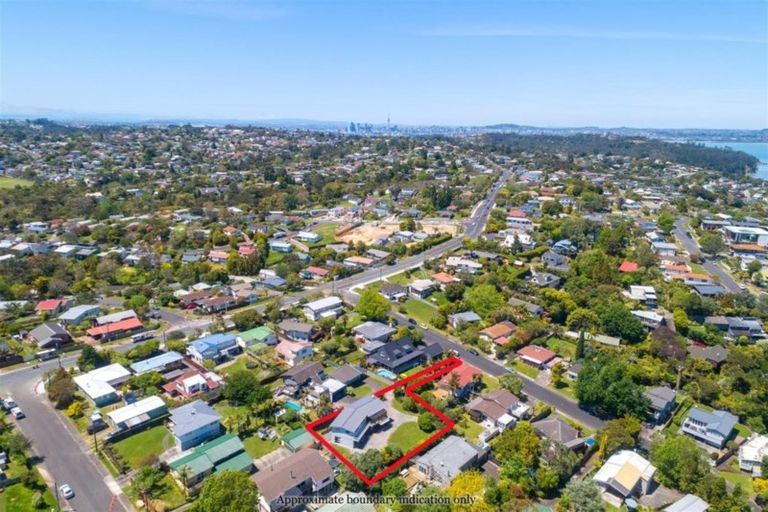 Photo of property in 9 Rosecamp Road, Beach Haven, Auckland, 0626