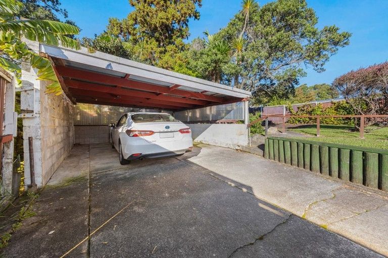 Photo of property in 84 Barrys Road, Glendene, Auckland, 0602