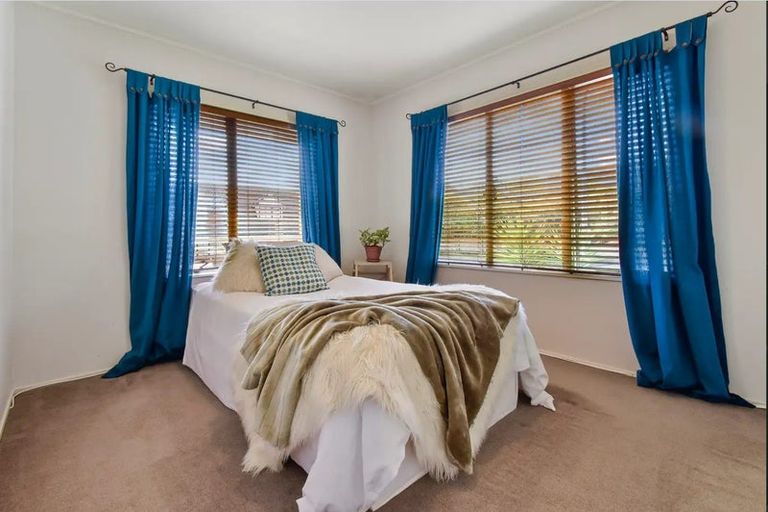 Photo of property in 28 Silkwood Grove, Totara Heights, Auckland, 2105