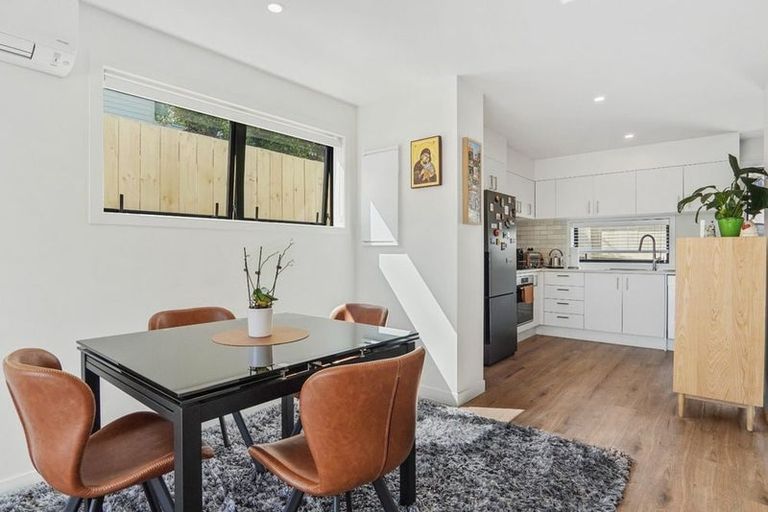 Photo of property in 9/35 Garadice Road, Rothesay Bay, Auckland, 0630