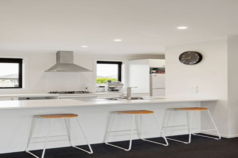 Photo of property in 8 Manawaroa Close, Grandview Heights, Hamilton, 3200