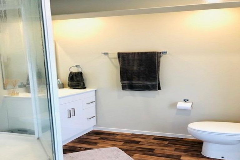 Photo of property in 130 Hutchinsons Road, Bucklands Beach, Auckland, 2014