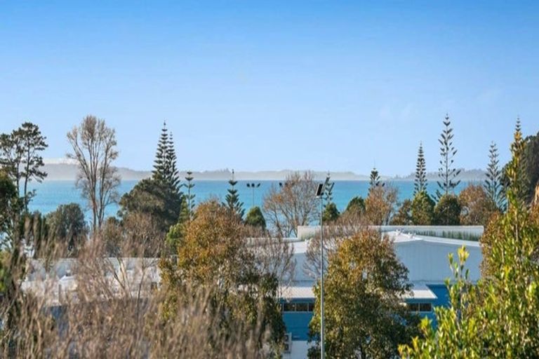 Photo of property in 10 Rimu Road, Stanmore Bay, Whangaparaoa, 0932