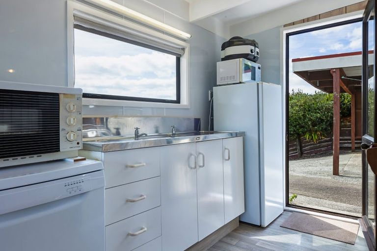 Photo of property in 20 Leslie Road, Cable Bay, 0420