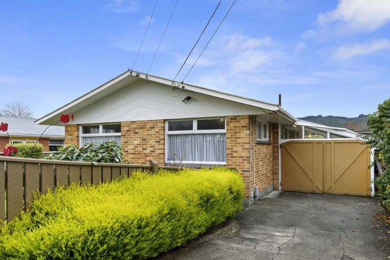 Photo of property in 5 Norana Road, Maoribank, Upper Hutt, 5018