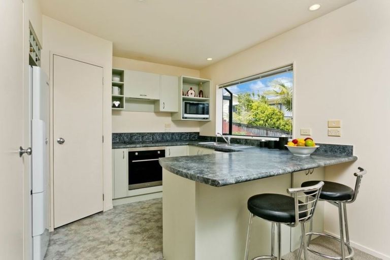 Photo of property in 2/19 Sapphire Place, Bayview, Auckland, 0629