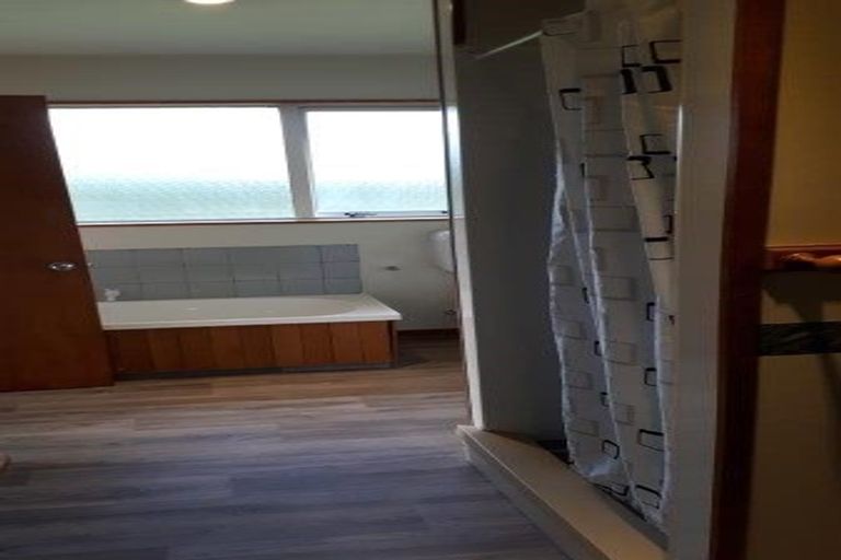 Photo of property in 16 Hewitts Road, Woodend, 7610