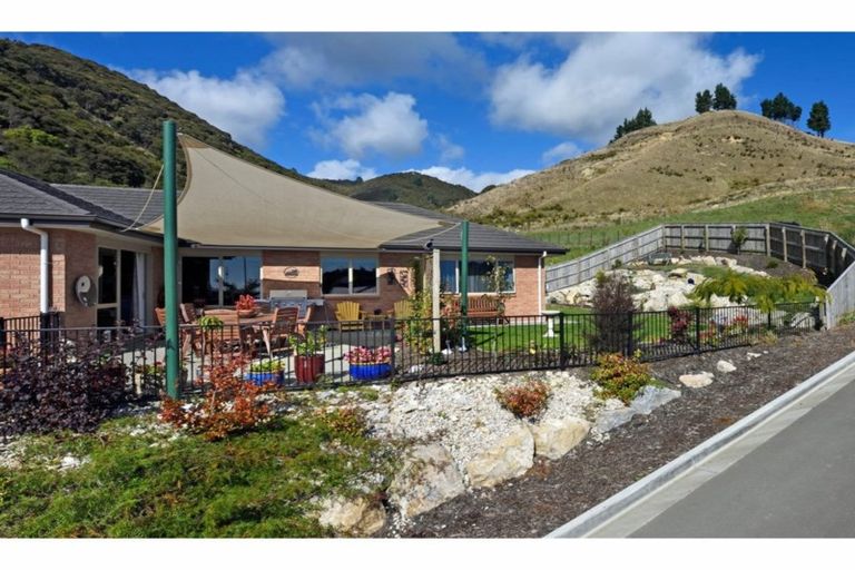 Photo of property in 19 Devenish Place, Atawhai, Nelson, 7010