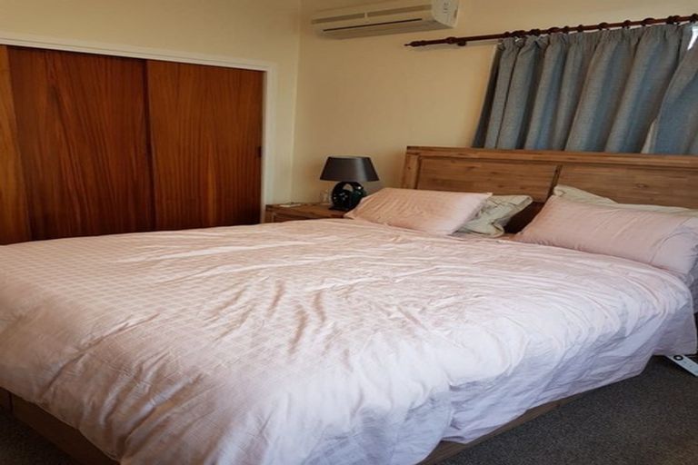 Photo of property in 32 Whites Line West, Woburn, Lower Hutt, 5010