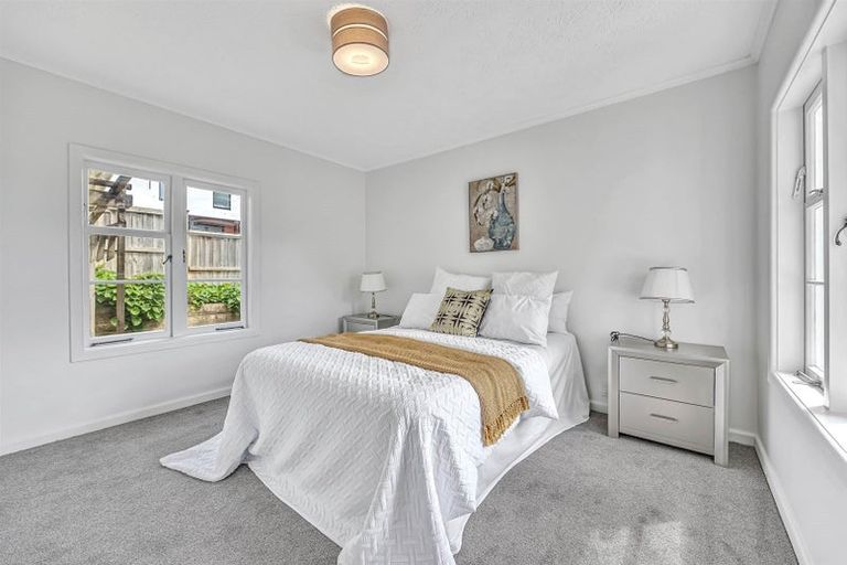 Photo of property in 1/11 Glenfern Road, Mellons Bay, Auckland, 2014