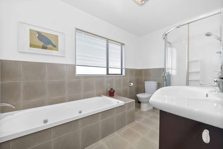 Photo of property in 9 Jomard Terrace, Northcross, Auckland, 0632