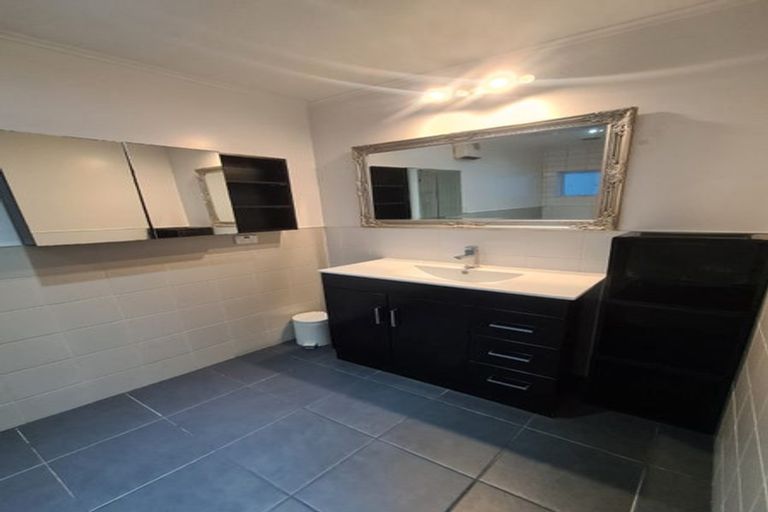 Photo of property in 18 Ranui Terrace, Tawa, Wellington, 5028