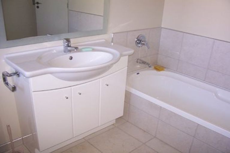 Photo of property in 165 Centreway Road, Orewa, 0931