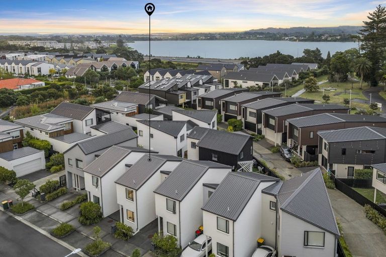 Photo of property in 16 Frank Gill Road, Hobsonville, Auckland, 0616